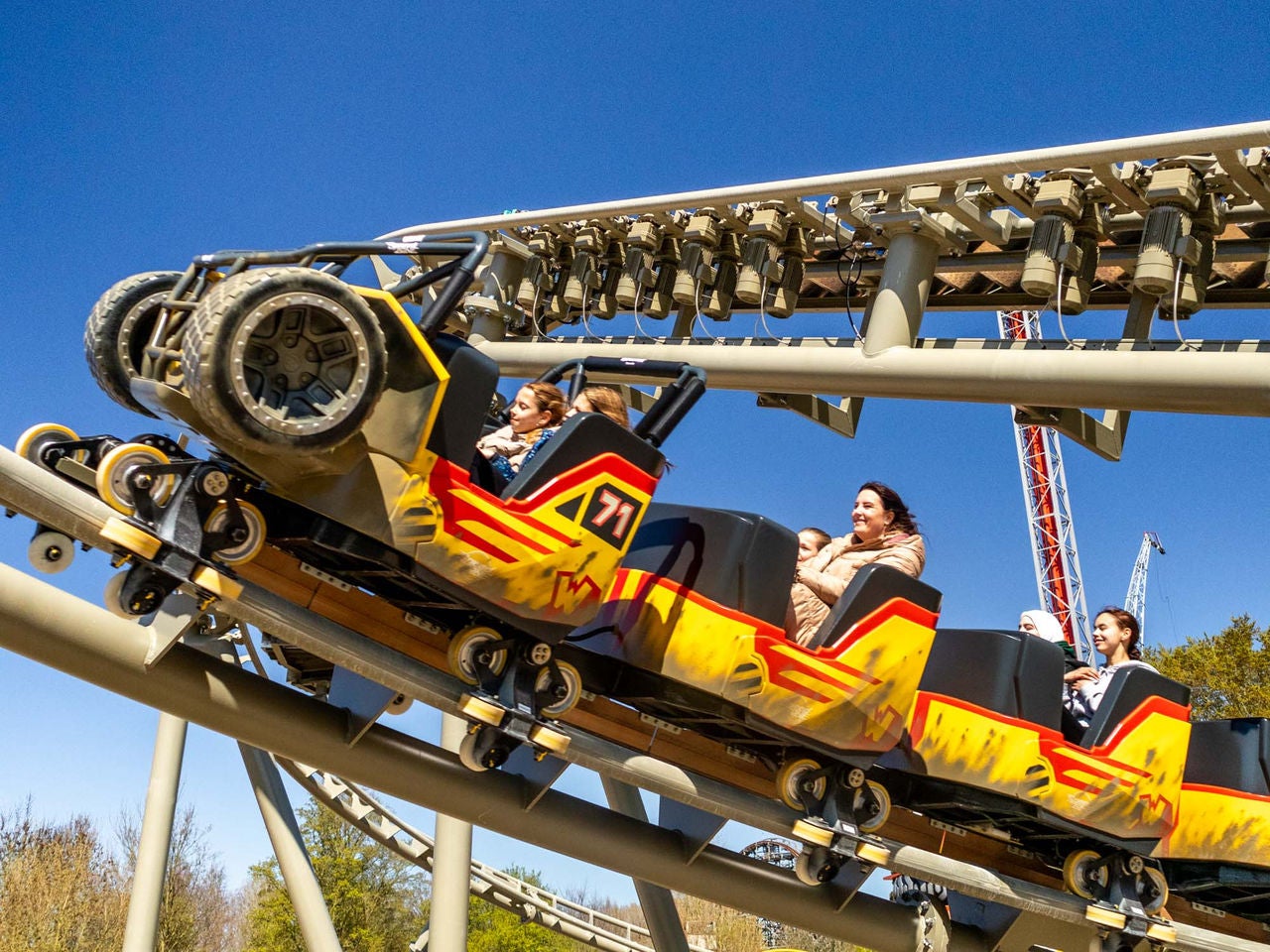 Teamuitjes voor spanning en plezier bij Walibi Holland. De leukste teamuitje ideeën.